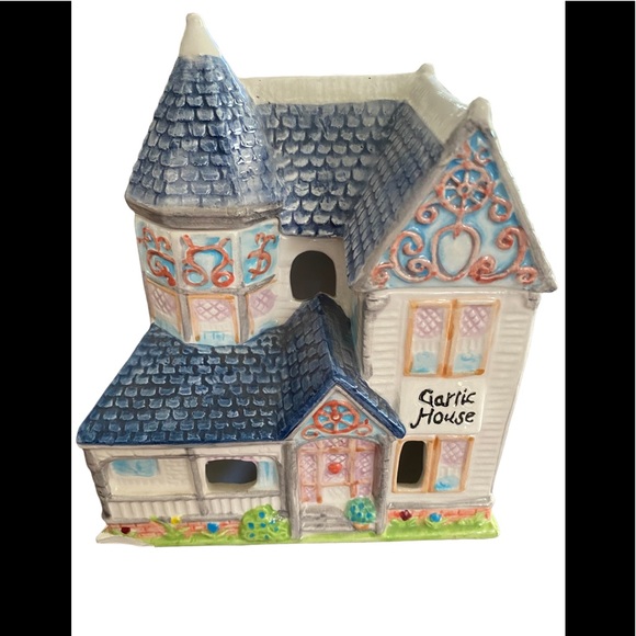 Garlic House - Picture 1 of 5